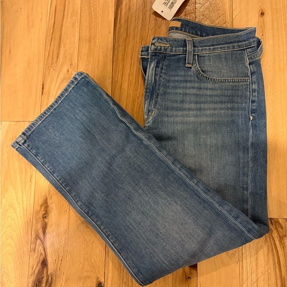 NWT-joes medium wash cropped Jeans